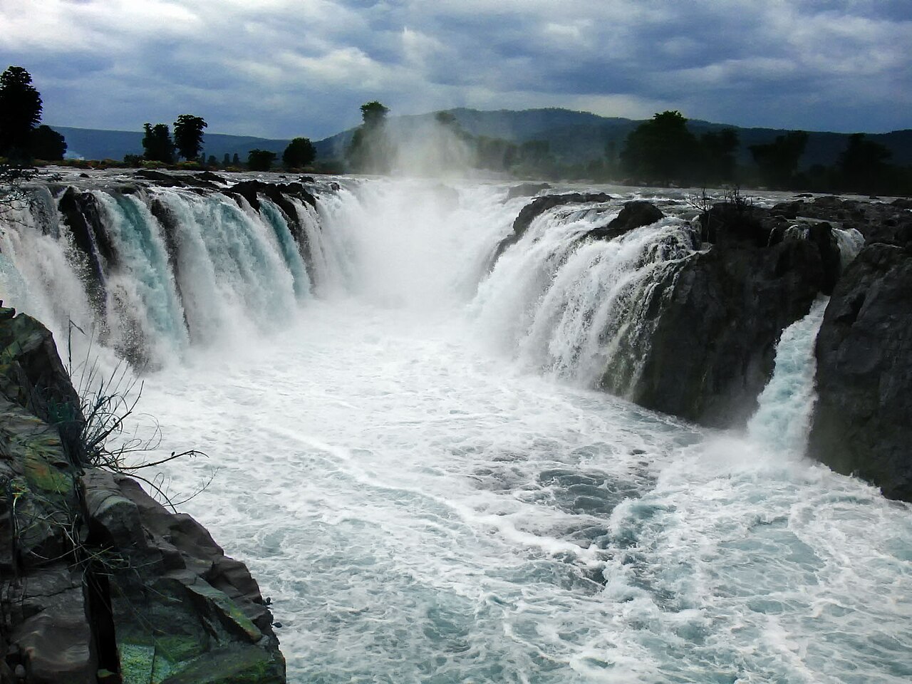 Coracle rides amid the rocky gorges of Hogenakkal Falls