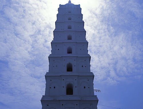 The minaret of Nagore Dargah, the Sufi shrine of Hazrat Syed Shahul Hameed that is revered by both Hindus and Muslims.