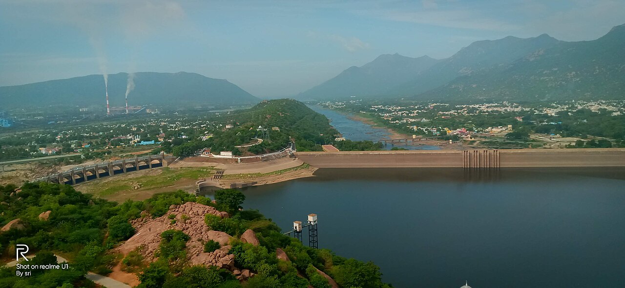 Mettur Dam across the Kaveri, one of the largest dams in Tamil Nadu